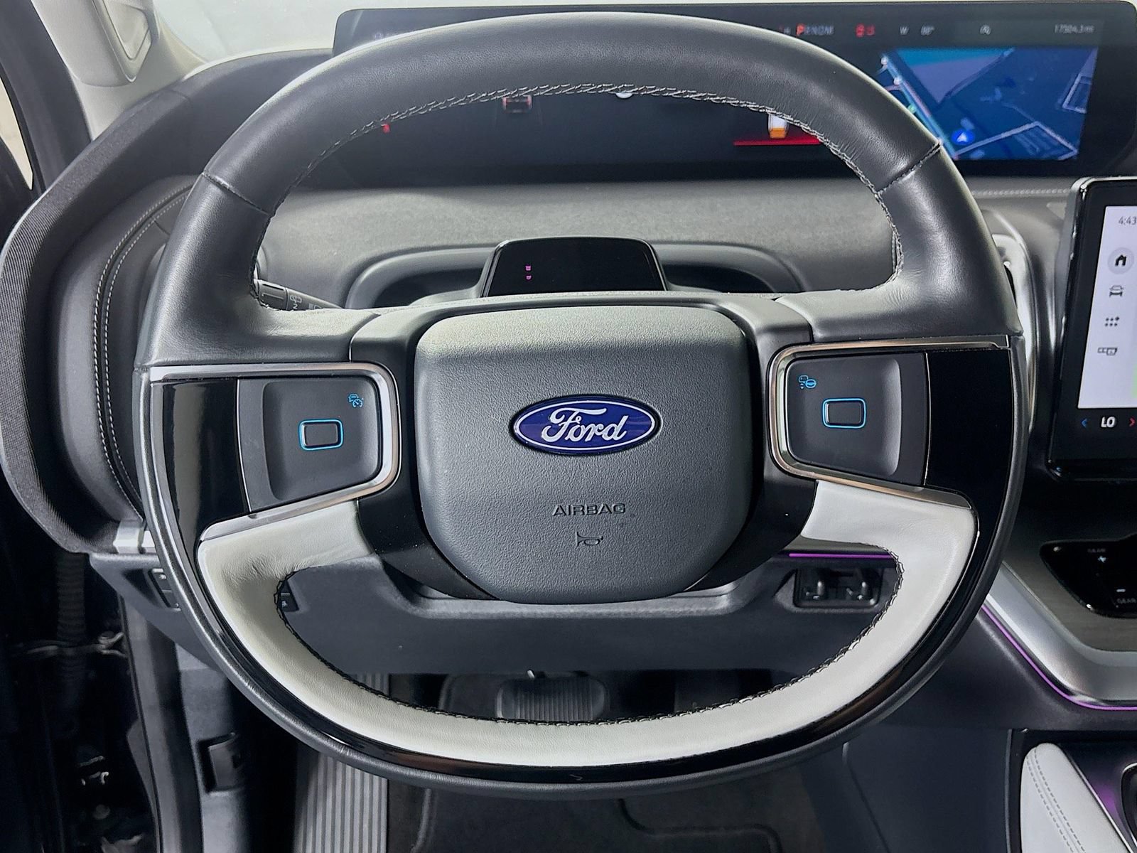 Certified 2025 Ford Expedition Platinum AWD/4WD image 11