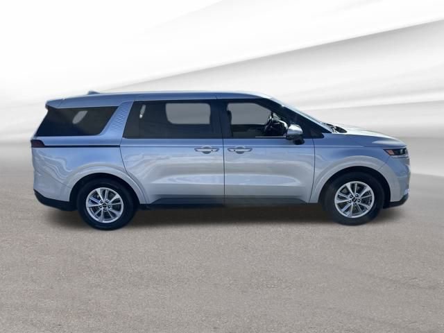 Used 2022 Kia Carnival LX image 8