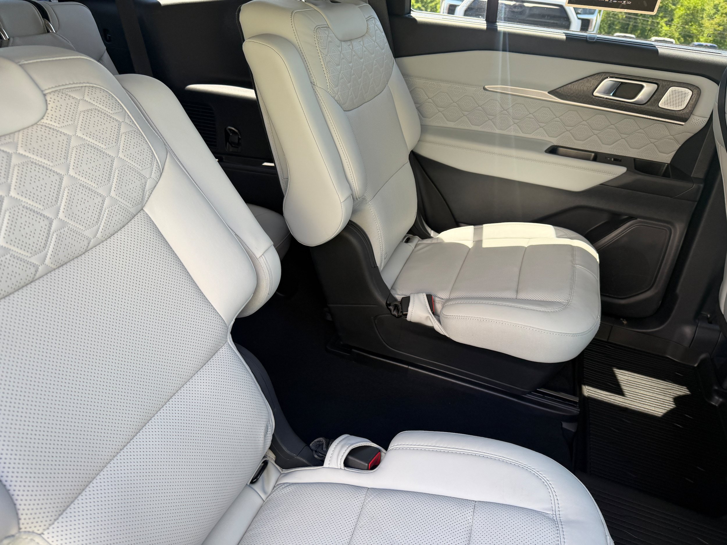 Certified 2025 Ford Explorer Platinum w/ LUX Leather Package AWD/4WD image 23