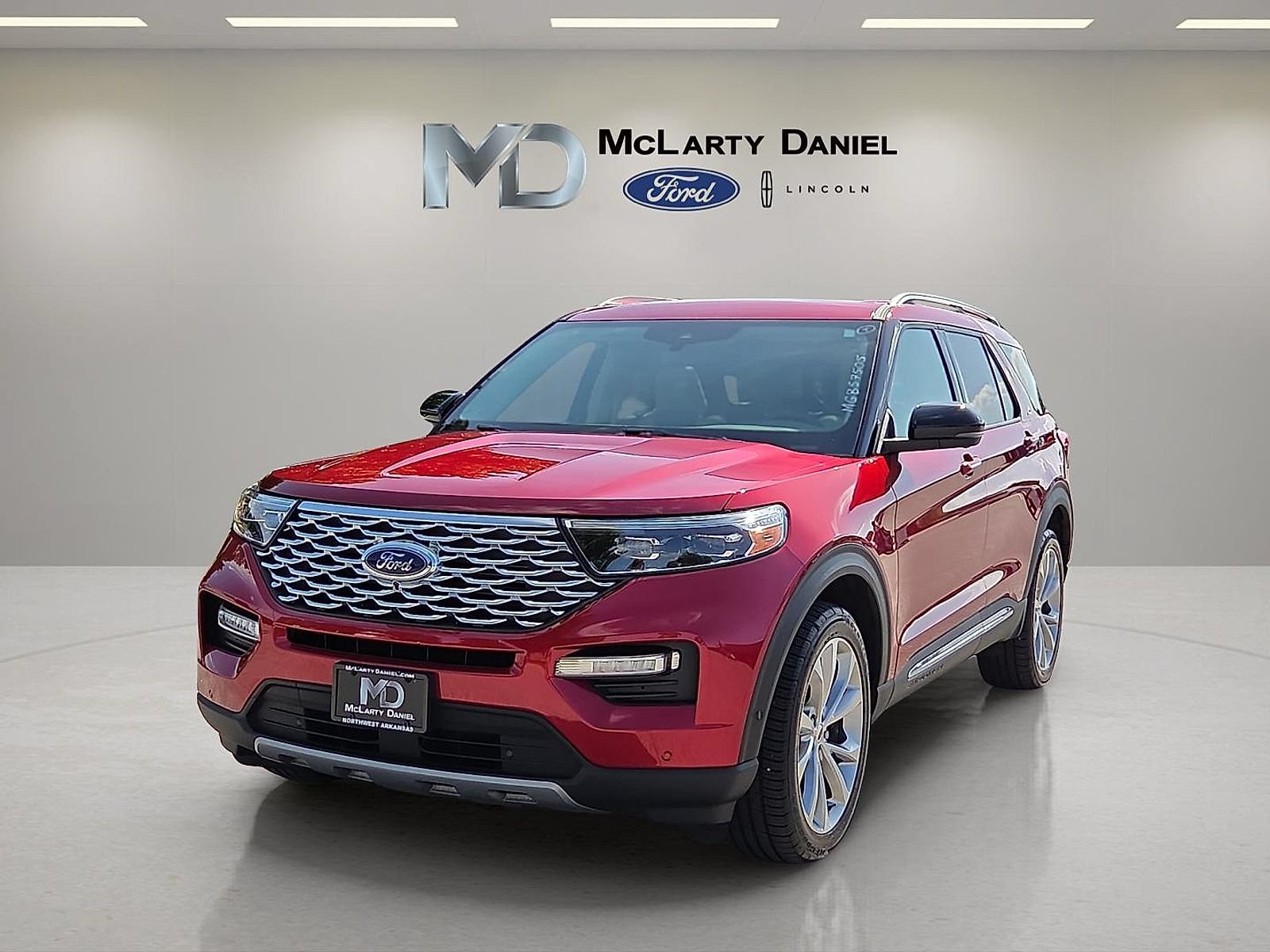 Certified 2021 Ford Explorer Platinum w/ Equipment Group 601A AWD/4WD image 2