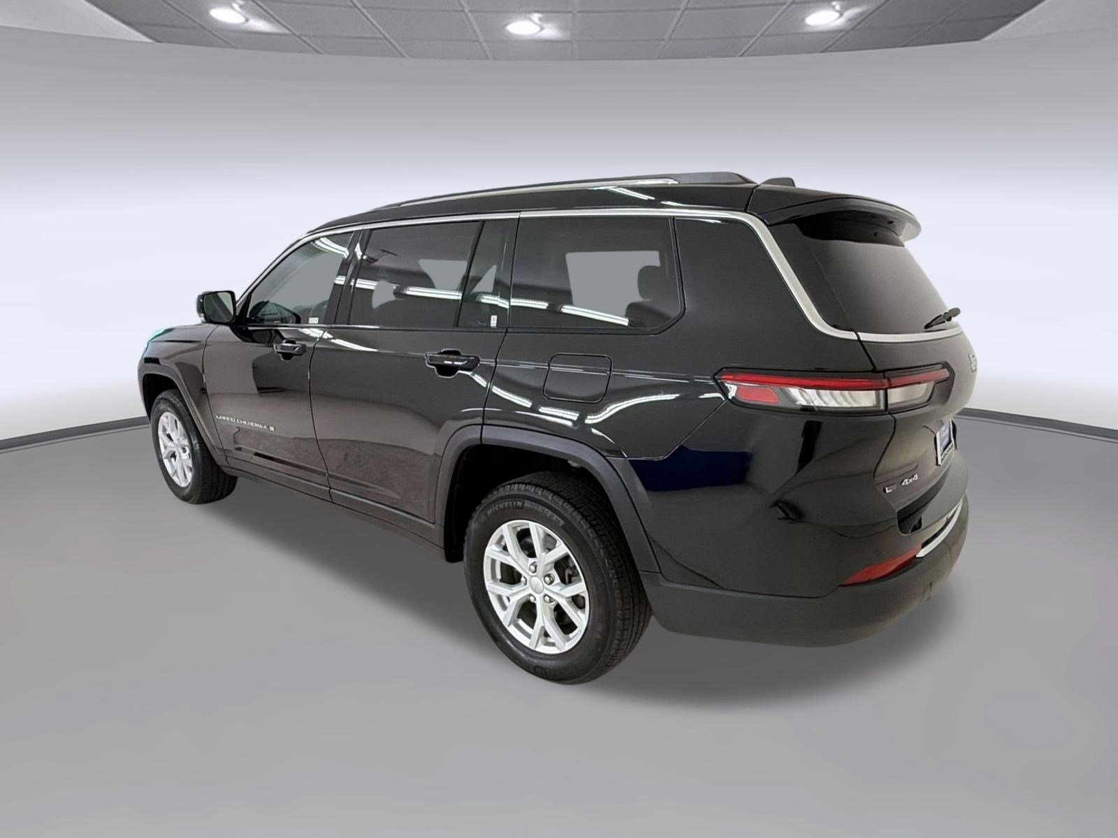 Used 2023 Jeep Grand Cherokee L Limited w/ Trailer Tow Group (B) AWD/4WD image 3