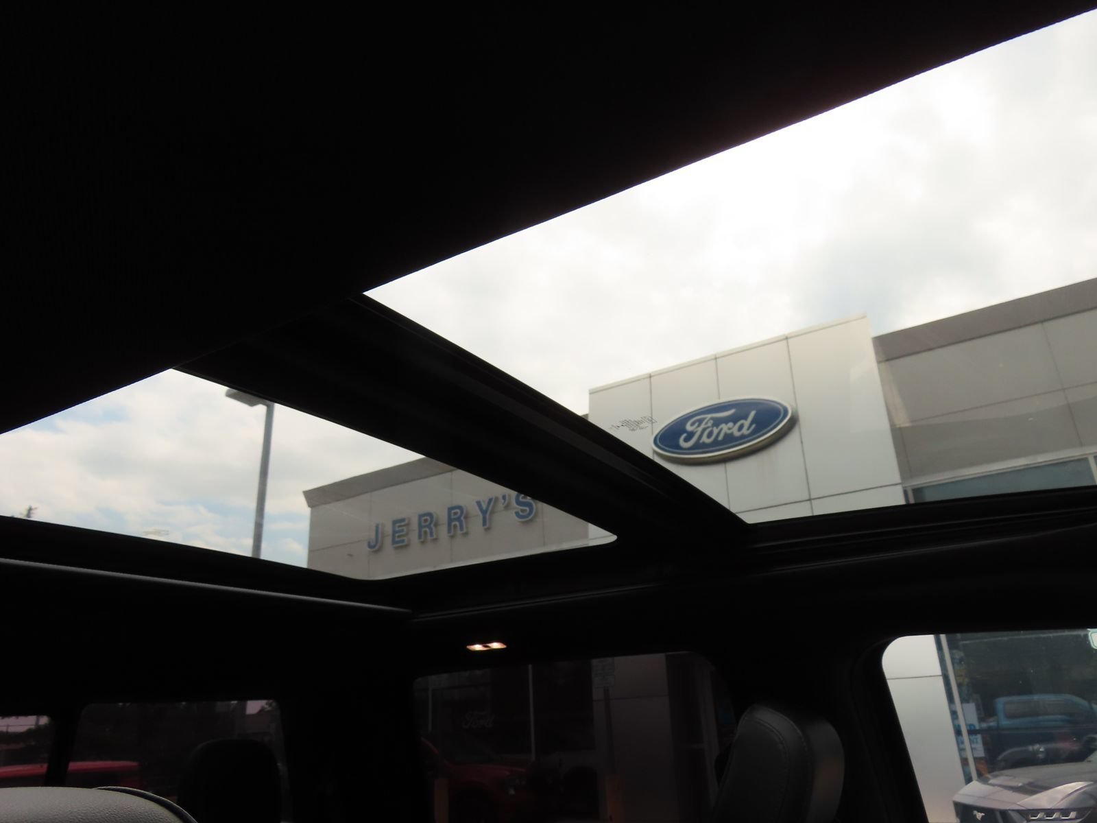 Certified 2019 Ford F150 Raptor w/ Equipment Group 802A Luxury AWD/4WD image 43
