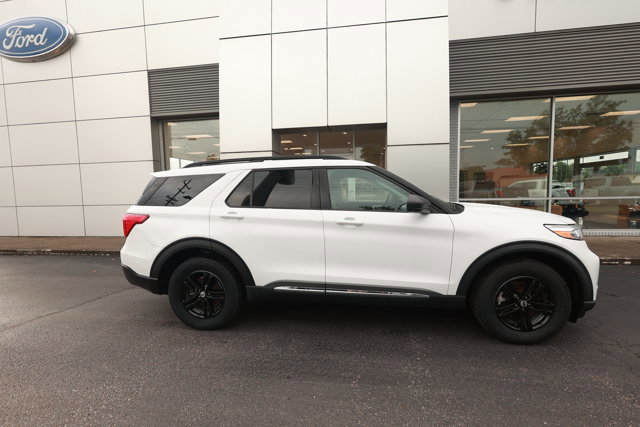 Certified 2021 Ford Explorer XLT w/ Equipment Group 202A AWD/4WD image 2