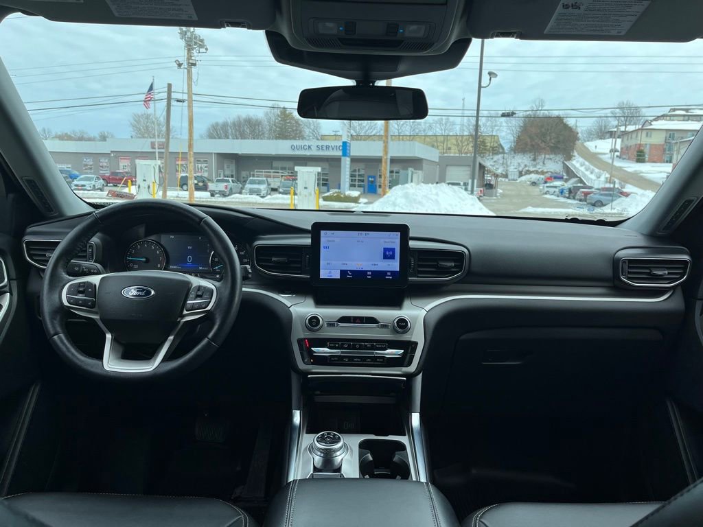 Certified 2022 Ford Explorer XLT w/ Equipment Group 202A image 11