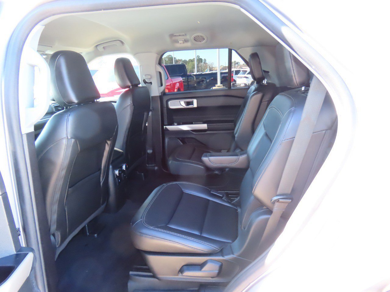 Certified 2022 Ford Explorer XLT w/ Equipment Group 202A image 21