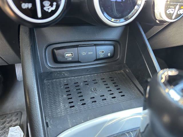 Used 2024 Hyundai Venue Limited FWD image 20