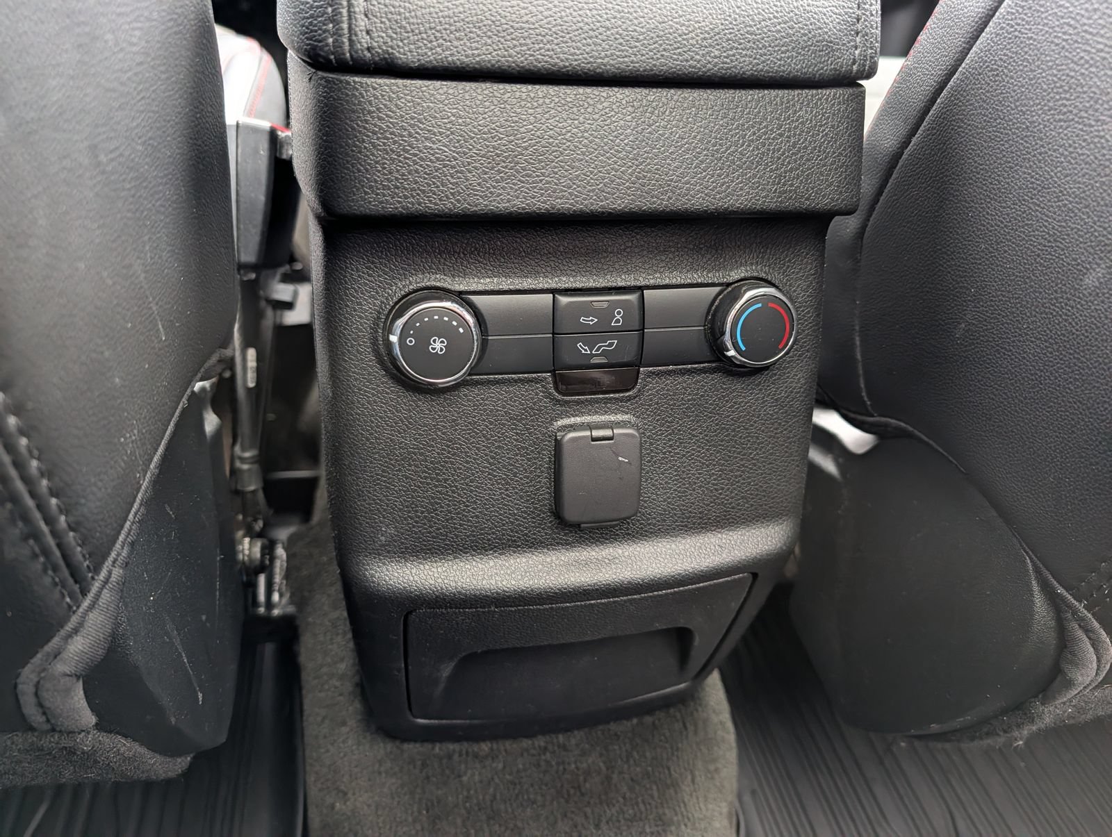Certified 2018 Ford Explorer XLT w/ Equipment Group 202A AWD/4WD image 24