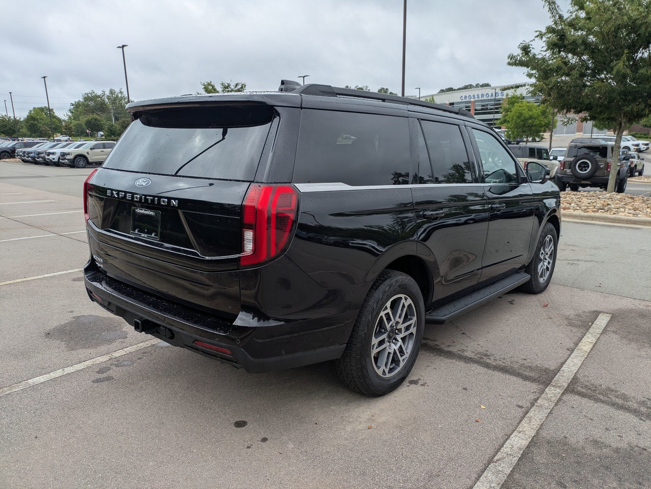 Certified 2025 Ford Expedition Active AWD/4WD image 4