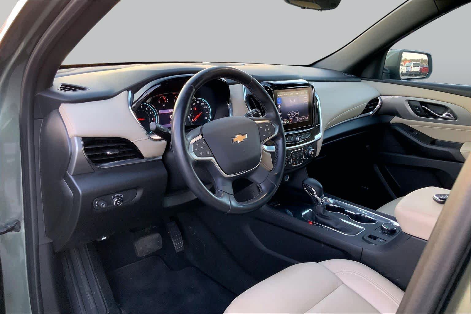 Used 2023 Chevrolet Traverse LT w/ LT Premium Package FWD image 16