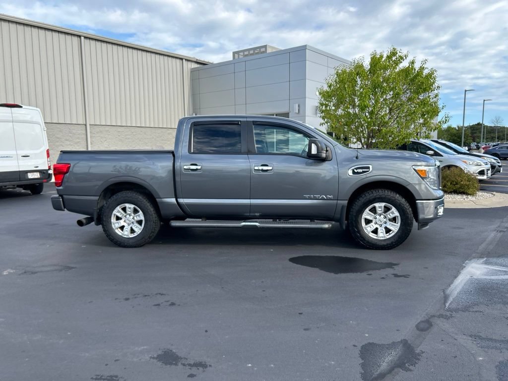 Used 2017 Nissan Titan SV AWD/4WD image 5