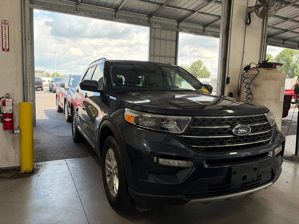 Certified 2022 Ford Explorer XLT w/ Equipment Group 202A AWD/4WD image 2