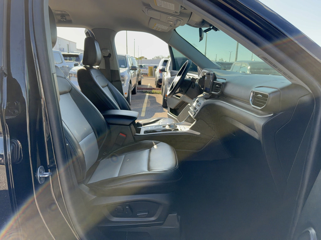 Certified 2023 Ford Explorer XLT w/ Equipment Group 202A image 15