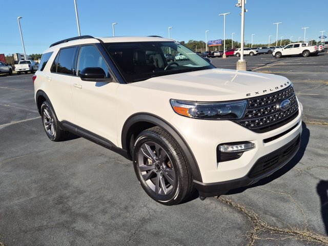 Certified 2023 Ford Explorer XLT w/ Equipment Group 202A AWD/4WD image 2