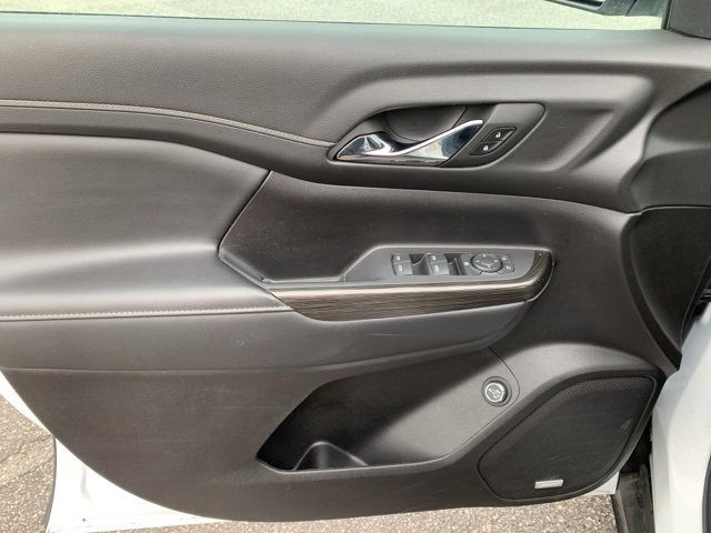 Used 2023 GMC Acadia SLT image 9