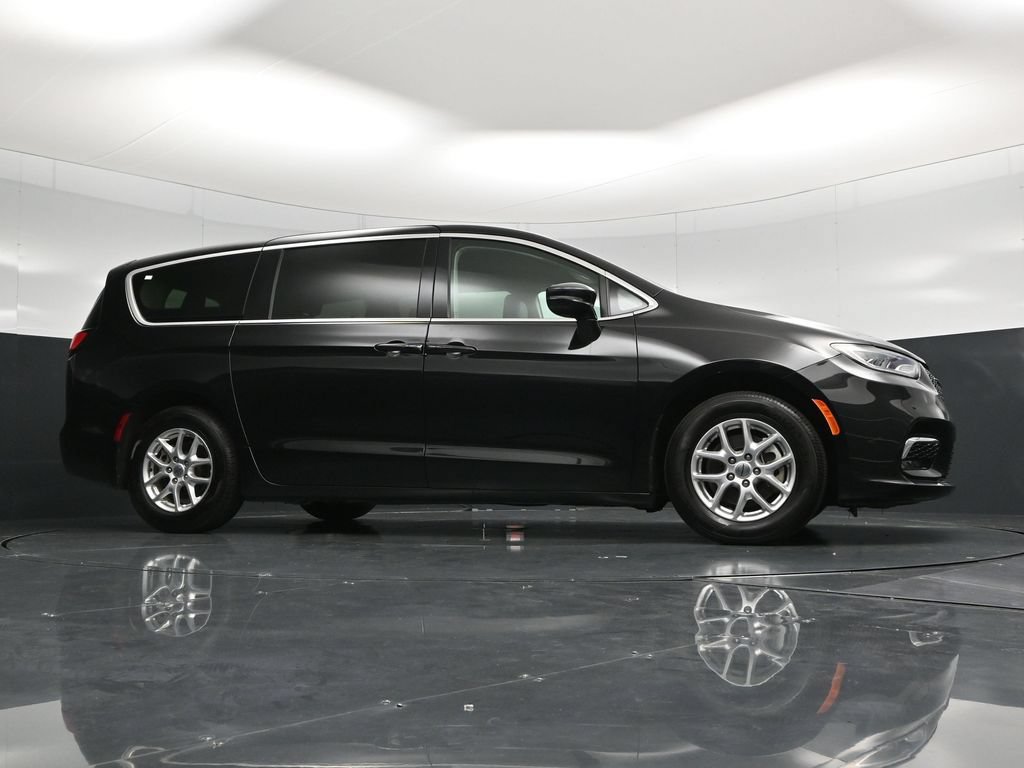 Used 2024 Chrysler Pacifica Touring-L FWD image 54