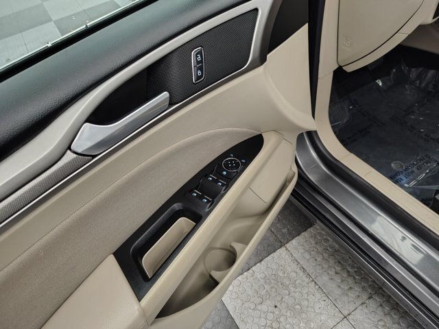 Certified 2019 Ford Fusion SE FWD image 20