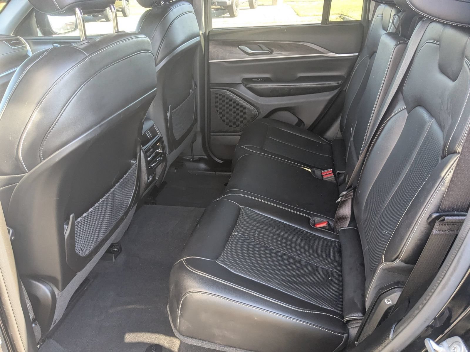 Used 2023 Jeep Grand Cherokee Limited w/ Luxury Tech Group II AWD/4WD image 31