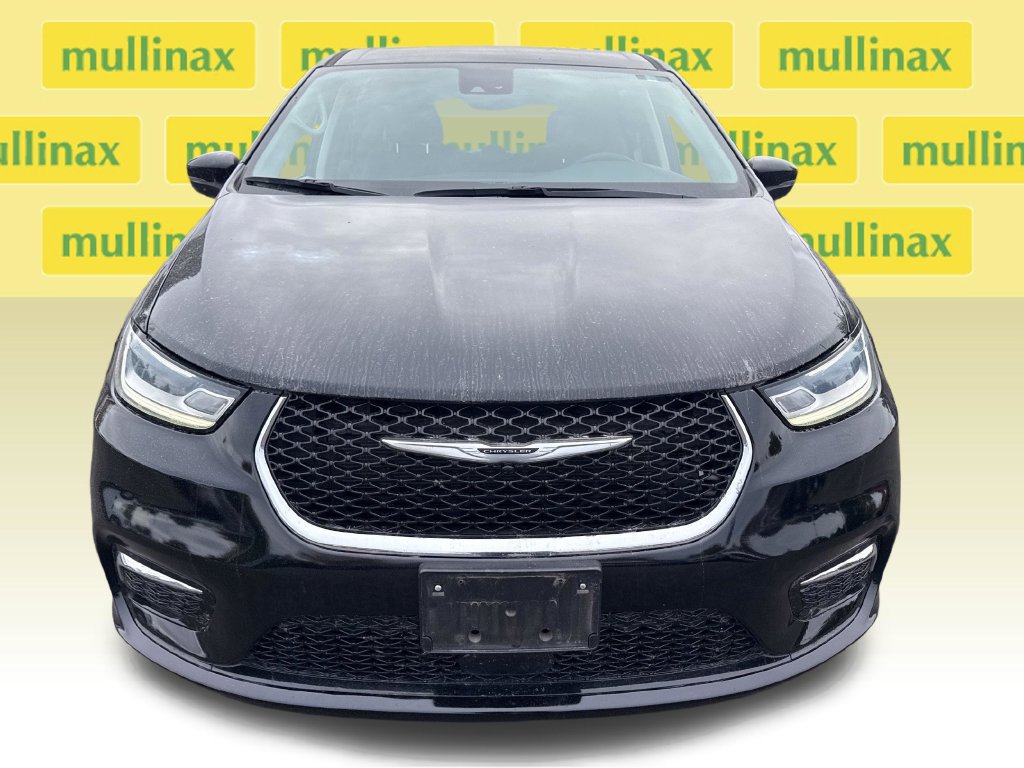 Used 2023 Chrysler Pacifica Touring-L FWD image 16