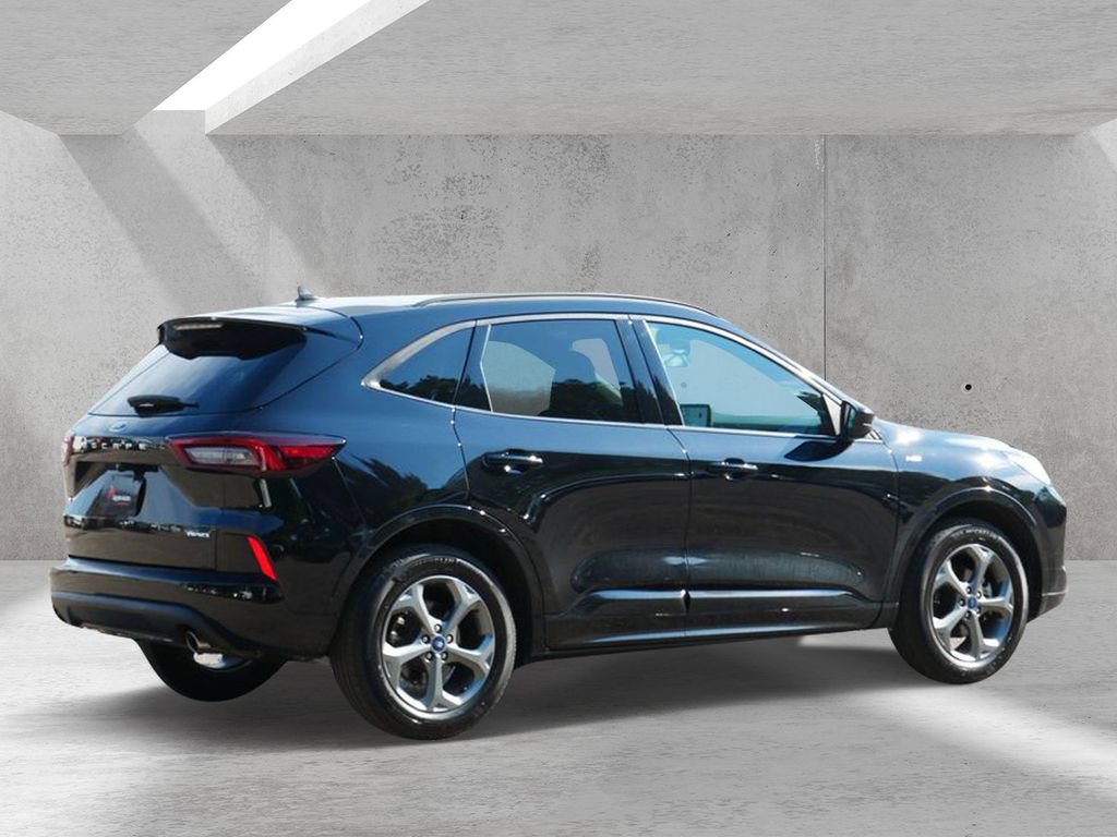 Certified 2023 Ford Escape ST-Line Select AWD/4WD image 3