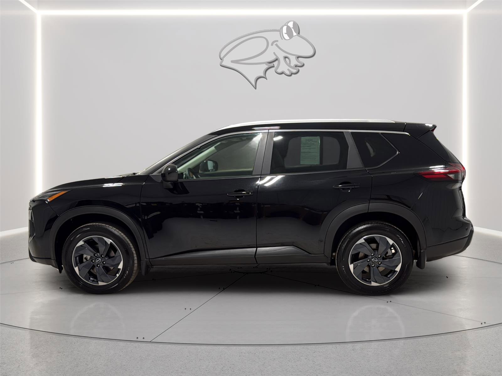 Used 2024 Nissan Rogue SV w/ SV Premium Package FWD image 2