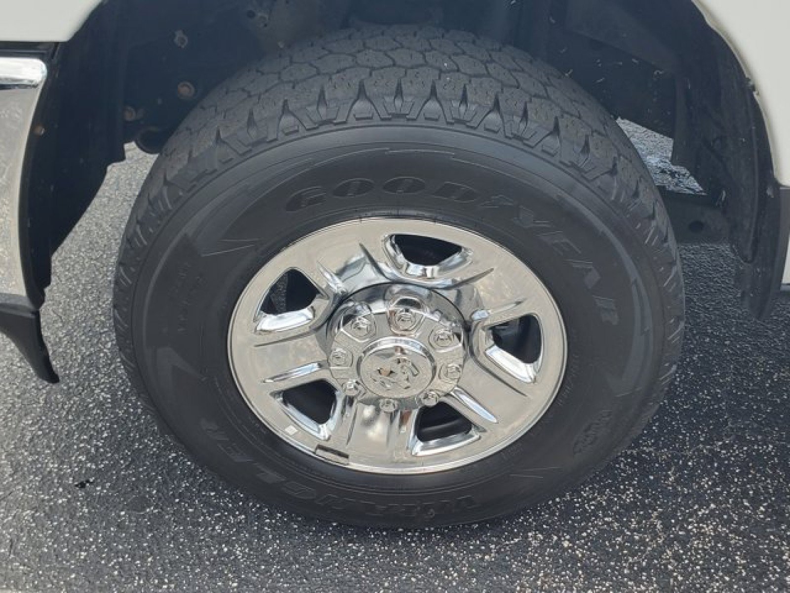 Used 2021 RAM 2500 Tradesman w/ Chrome Appearance Group AWD/4WD image 4