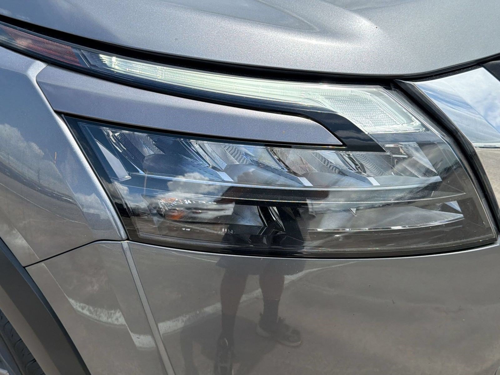 Used 2025 Nissan Pathfinder SV FWD image 12