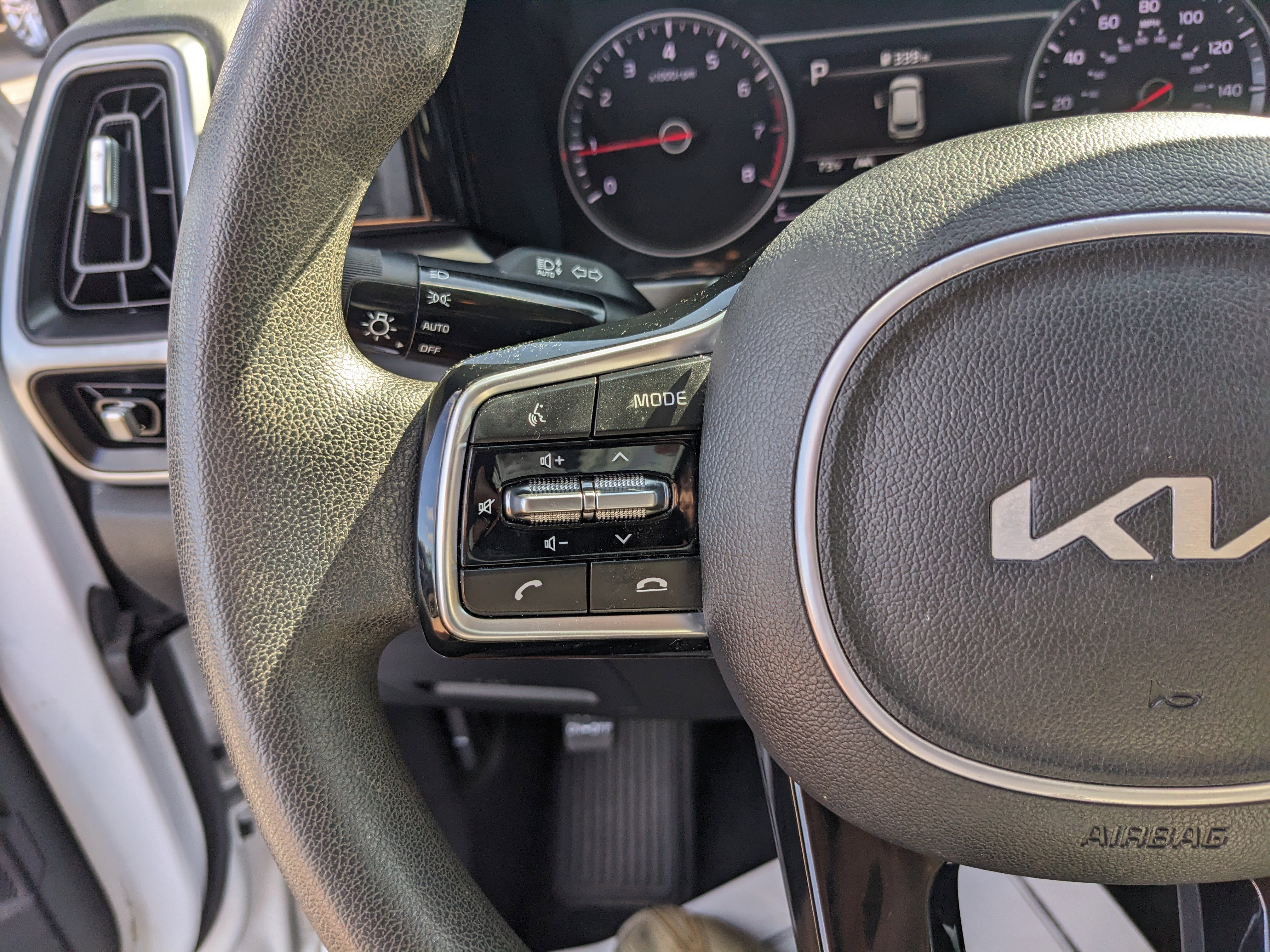 Used 2023 Kia Sorento LX image 27