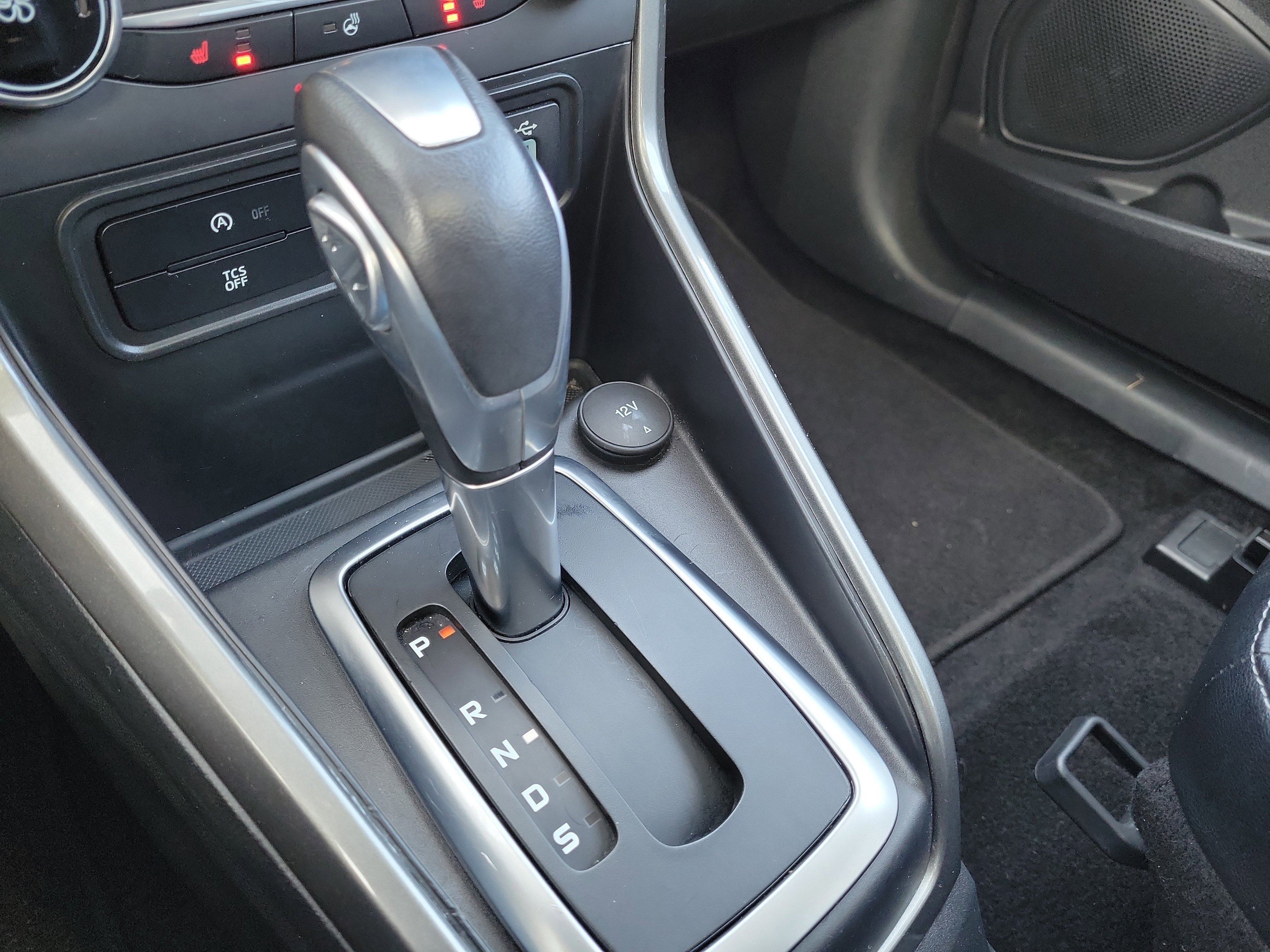 Certified 2020 Ford EcoSport SES w/ SES Black Appearance Package image 31