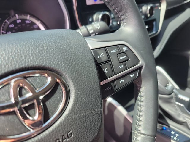 Used 2023 Toyota Highlander XLE FWD image 28