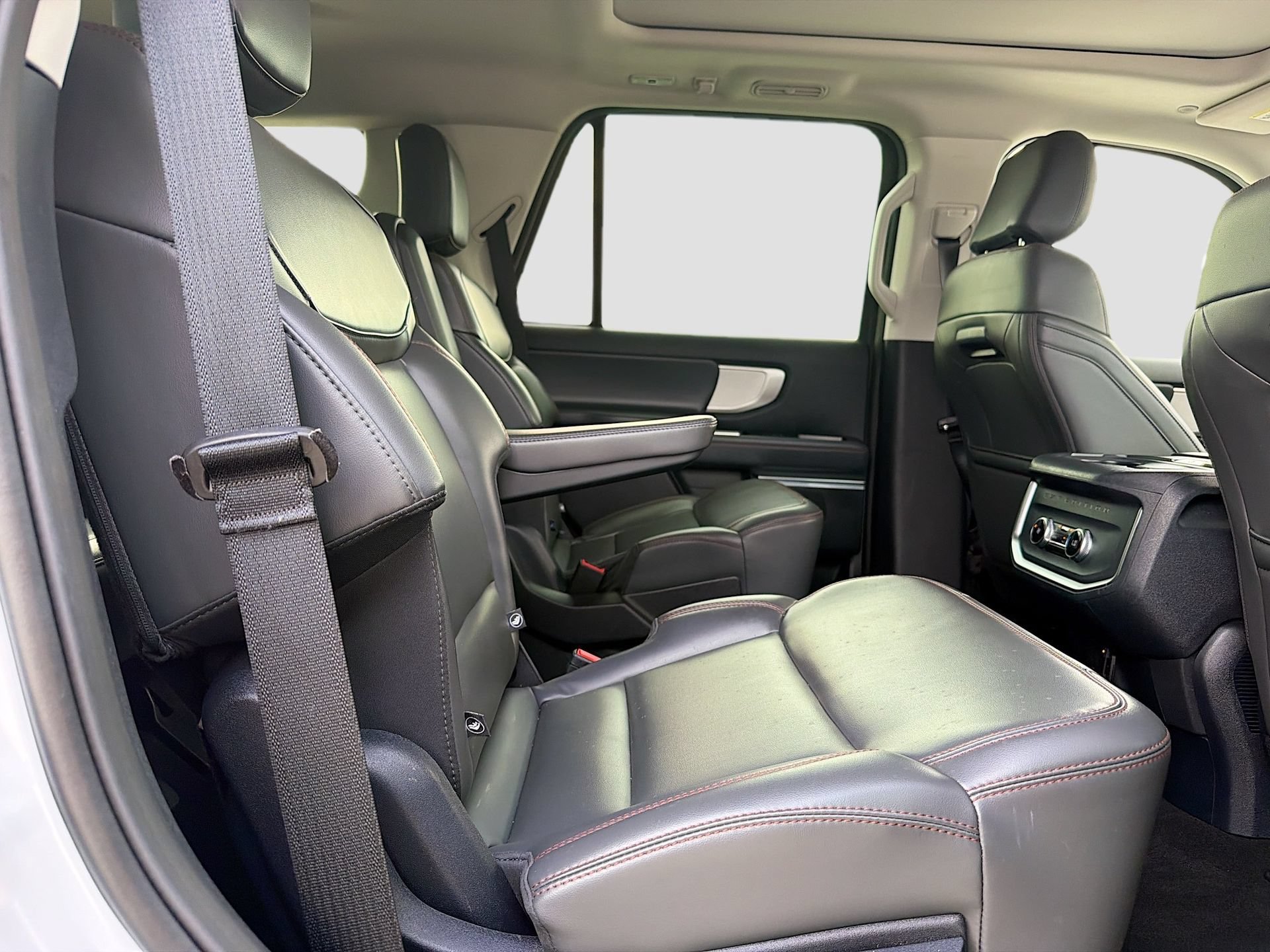 Certified 2025 Ford Expedition Active AWD/4WD image 35