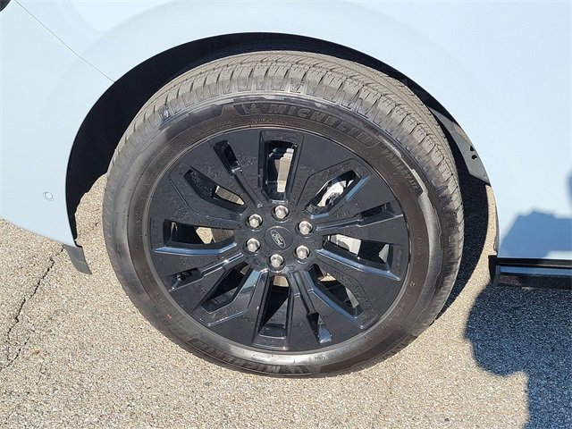 Certified 2025 Ford Expedition Max Platinum w/ Stealth Appearance Package image 9