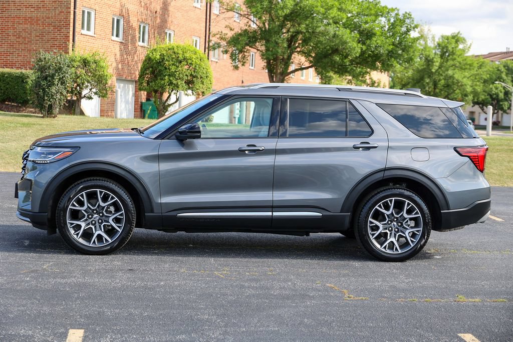 Certified 2025 Ford Explorer Platinum w/ Ultimate Package AWD/4WD image 34