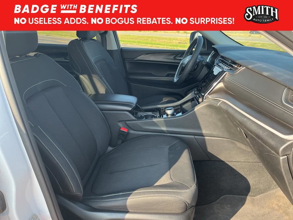 Used 2023 Jeep Grand Cherokee L Laredo image 12