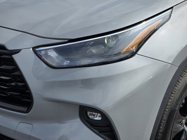 Used 2024 Toyota Highlander XLE image 9