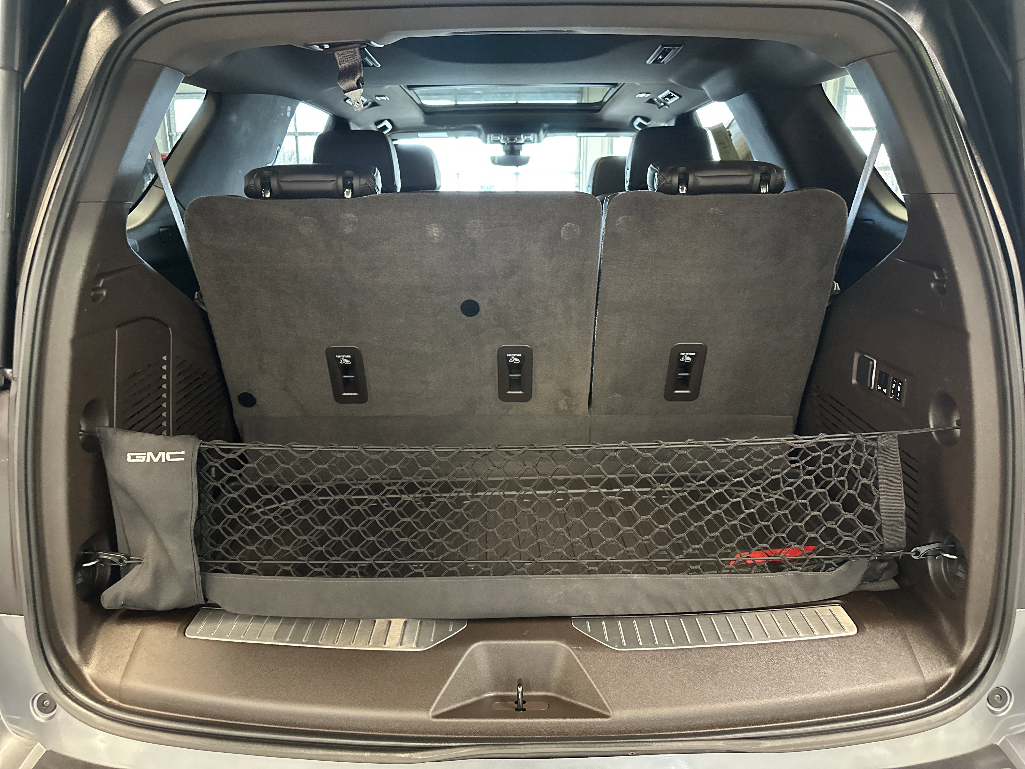 Used 2021 GMC Yukon Denali w/ Denali Premium Package image 8