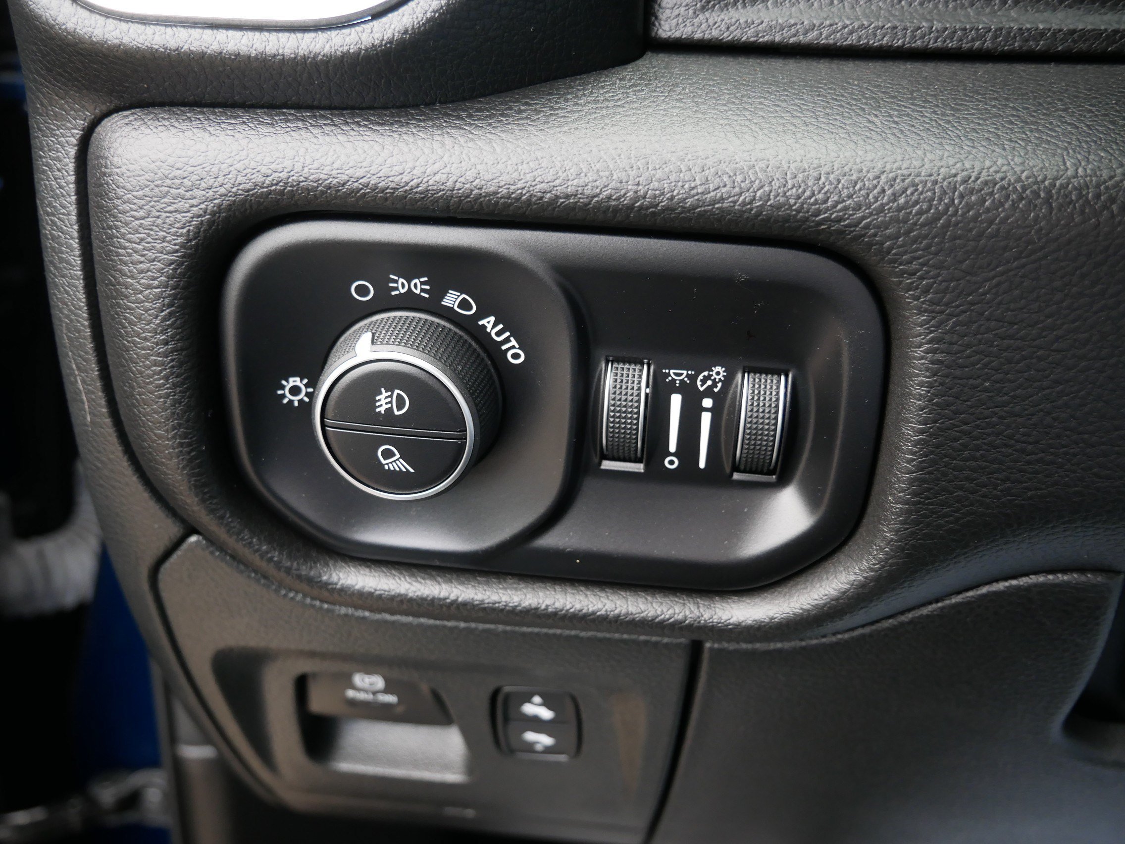 Used 2023 RAM 1500 Laramie AWD/4WD image 26