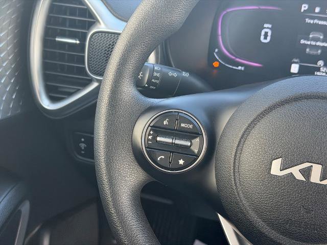 Used 2023 Kia Soul LX w/ LX Technology Package image 16