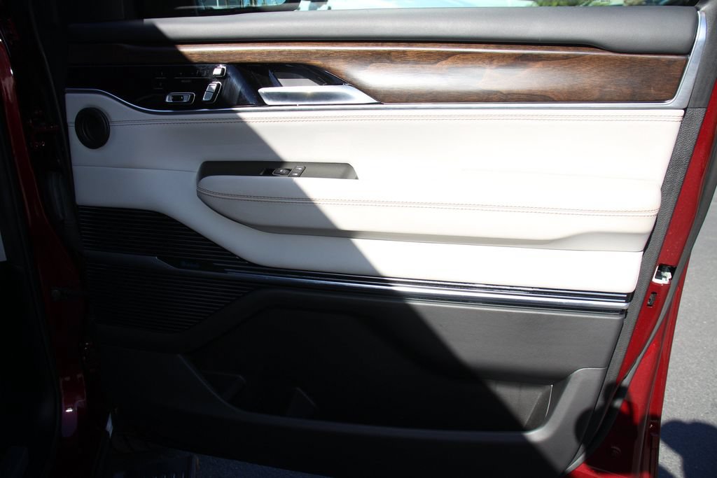 Used 2022 Jeep Grand Wagoneer Series II w/ Convenience Group III AWD/4WD image 28