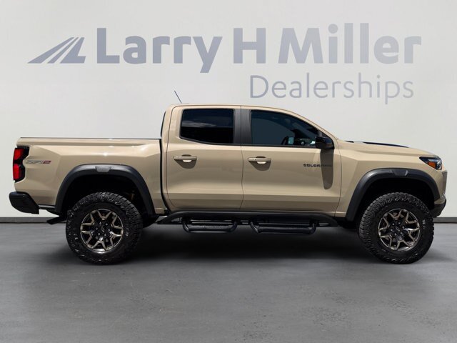 Used 2024 Chevrolet Colorado ZR2 w/ Technology Package AWD/4WD image 6