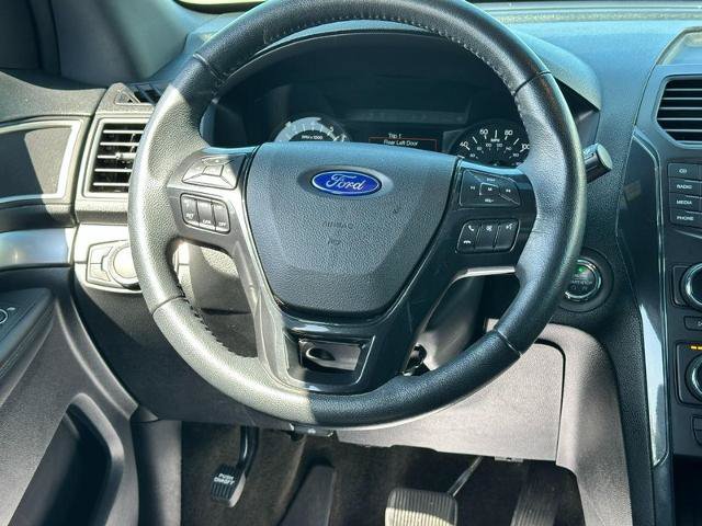 Certified 2017 Ford Explorer XLT FWD image 12