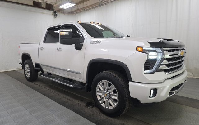 Used 2024 Chevrolet Silverado 2500 High Country w/ High Country Premium Package AWD/4WD image 2