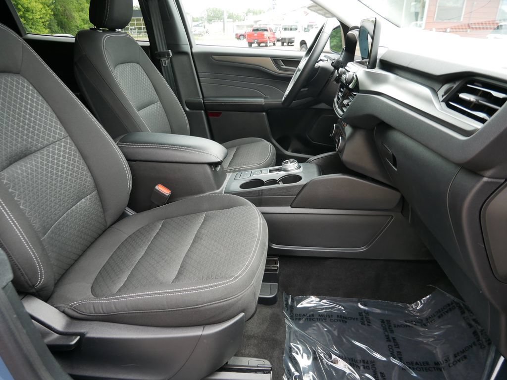 Certified 2025 Ford Escape Active w/ Cold Weather Package AWD/4WD image 10