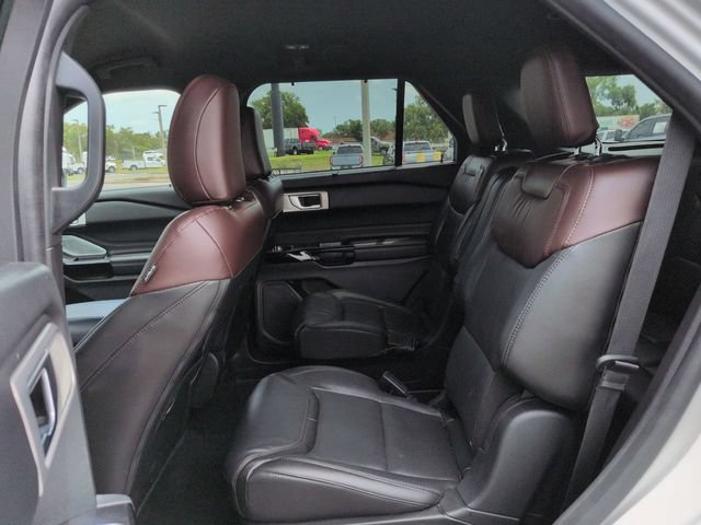Certified 2022 Ford Explorer Platinum w/ Equipment Group 601A AWD/4WD image 16