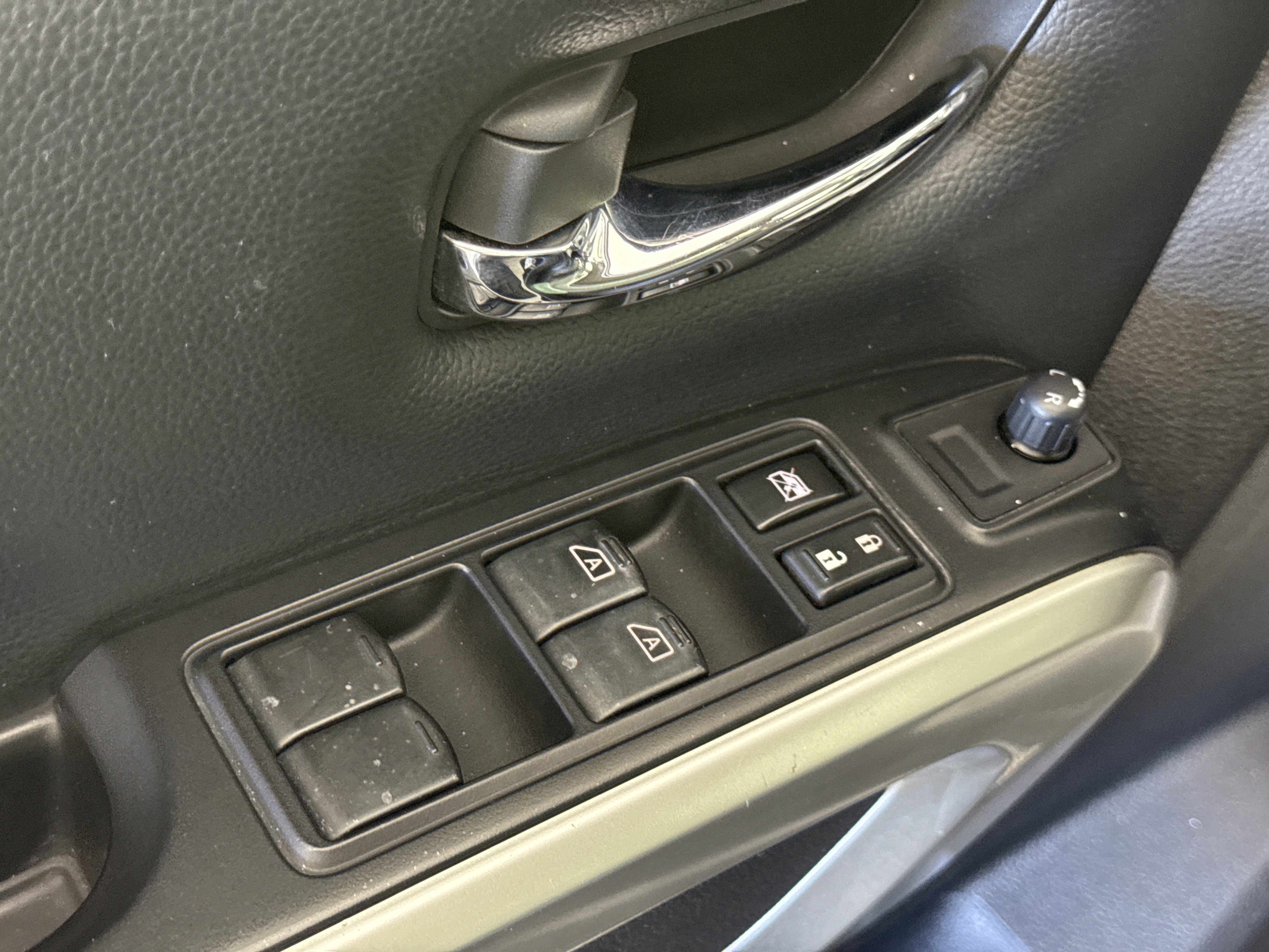 Used 2019 Nissan Titan PRO-4X image 15