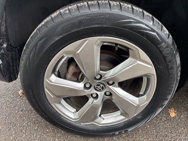 Used 2021 Toyota RAV4 XLE Premium image 13
