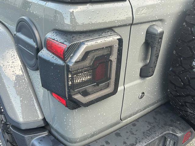 Used 2018 Jeep Wrangler Unlimited Sahara AWD/4WD image 33