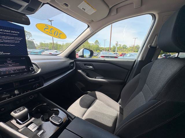 Used 2025 Nissan Rogue SV FWD image 24