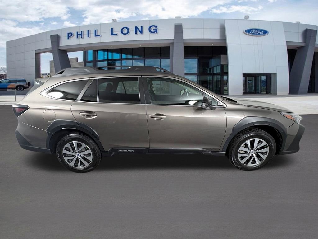 Used 2023 Subaru Outback Premium AWD/4WD image 6
