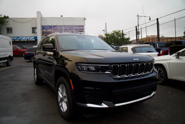 Used 2024 Jeep Grand Cherokee L Laredo RWD image 1