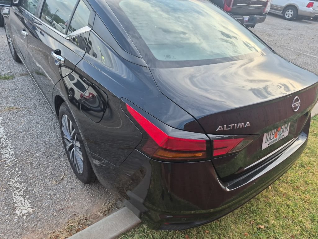 Used 2025 Nissan Altima 2.5 SV FWD image 11